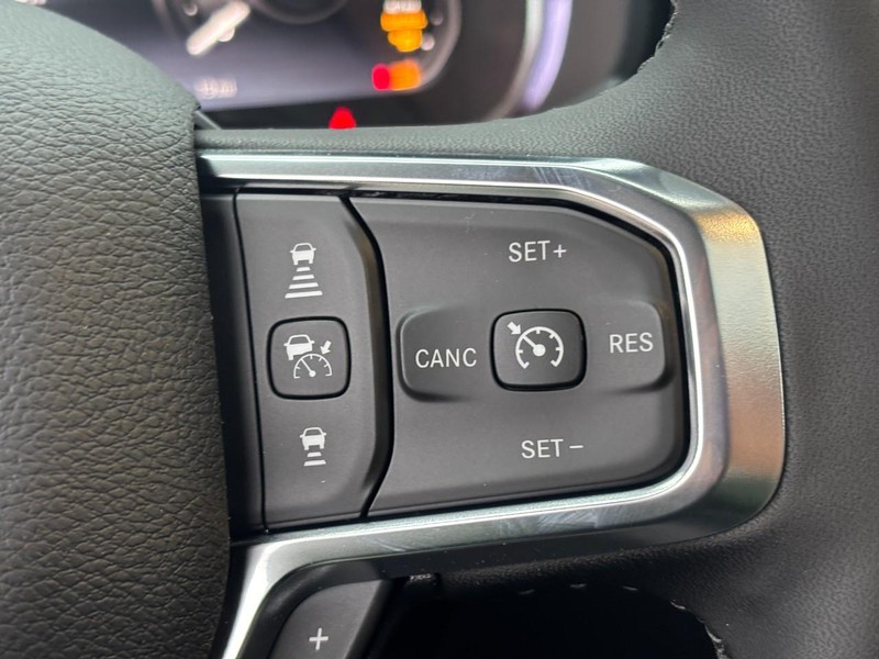 Ram 2500 Vehicle Full-screen Gallery Image 13