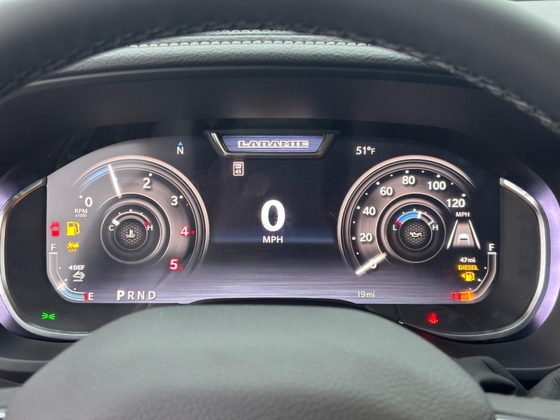 Ram 2500 Vehicle Full-screen Gallery Image 14