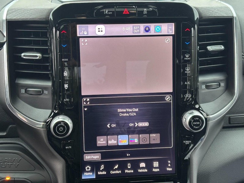 Ram 2500 Vehicle Full-screen Gallery Image 17