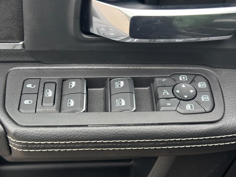 Ram 2500 Vehicle Full-screen Gallery Image 19