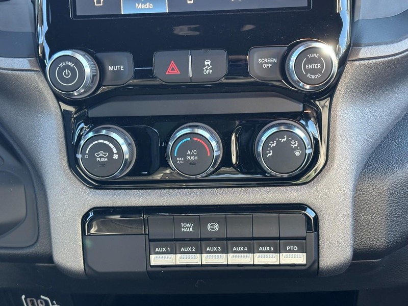 Ram 4500 Chassis Cab Vehicle Full-screen Gallery Image 09