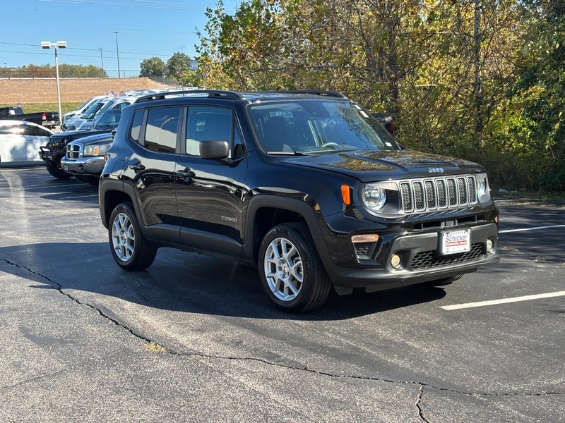 Jeep Renegade Vehicle Full-screen Gallery Image 02
