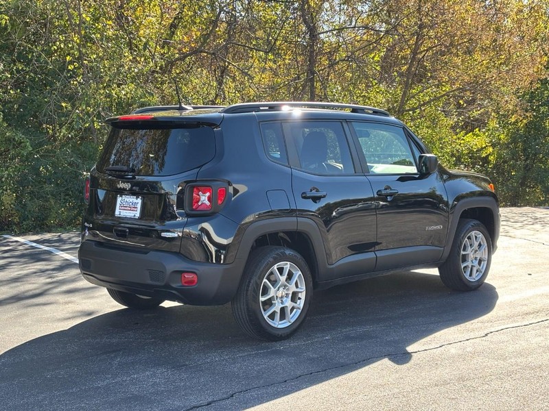 Jeep Renegade Vehicle Full-screen Gallery Image 03