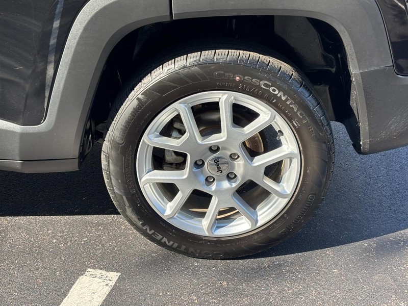 Jeep Renegade Vehicle Full-screen Gallery Image 07