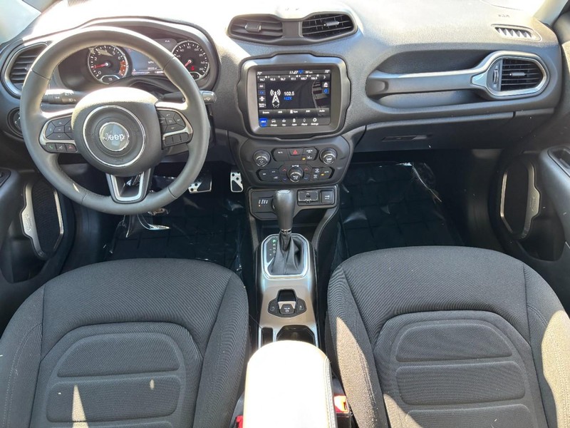 Jeep Renegade Vehicle Full-screen Gallery Image 11