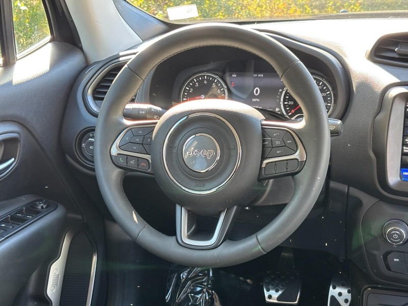 Jeep Renegade Vehicle Full-screen Gallery Image 12