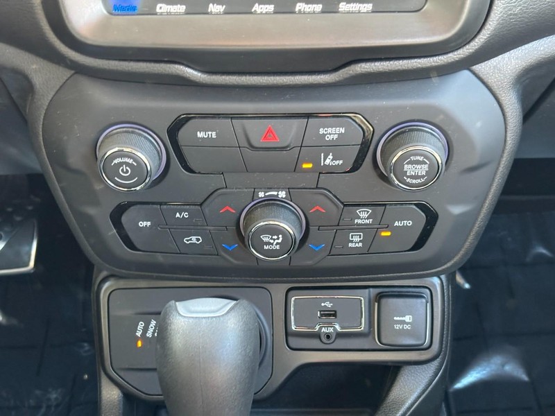 Jeep Renegade Vehicle Full-screen Gallery Image 14