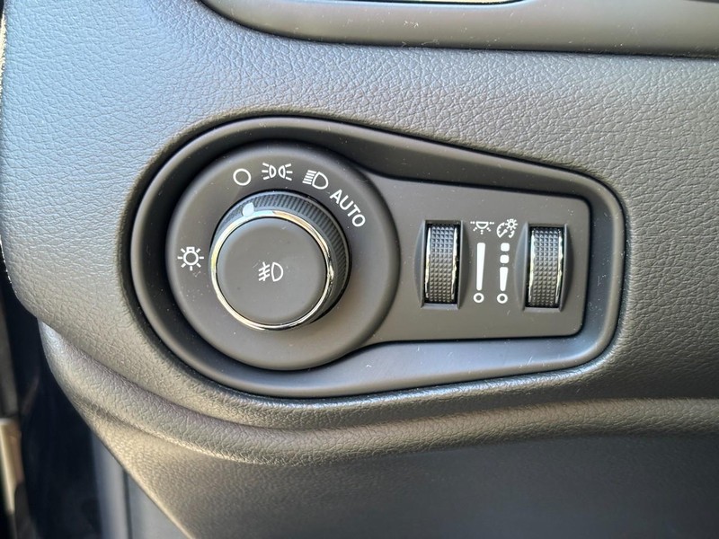 Jeep Renegade Vehicle Full-screen Gallery Image 16