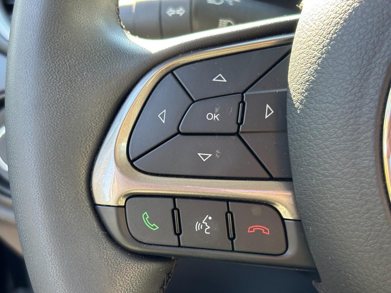 Jeep Renegade Vehicle Full-screen Gallery Image 17