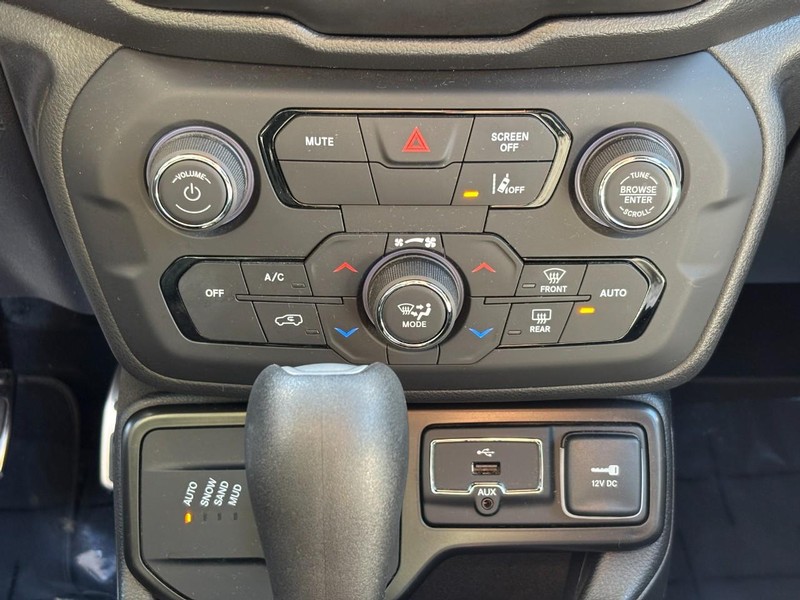 Jeep Renegade Vehicle Full-screen Gallery Image 23