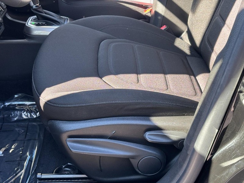 Jeep Renegade Vehicle Full-screen Gallery Image 25