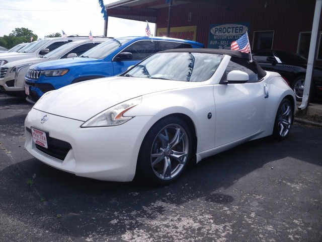 2011 Nissan 370Z Touring's photo