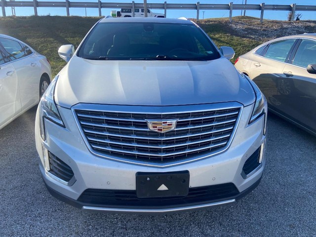 2017 Cadillac XT5 Platinum's photo