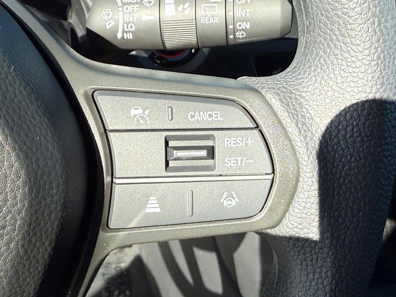 Honda CR-V Vehicle Image 12