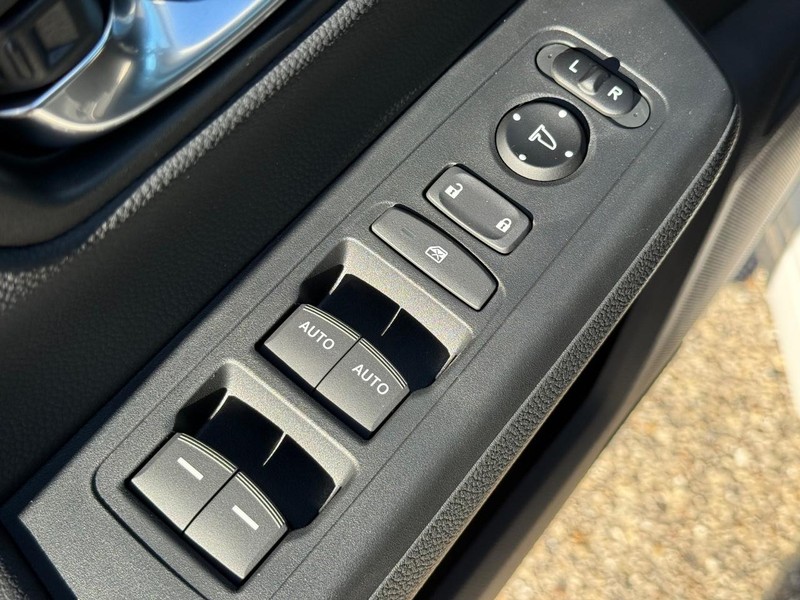 Honda CR-V Vehicle Image 15