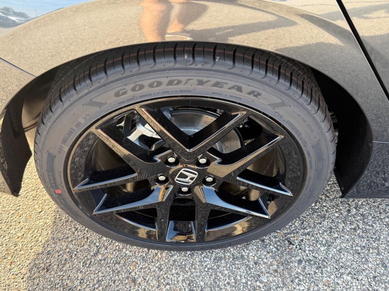 Honda Civic Hatchback Vehicle Image 4