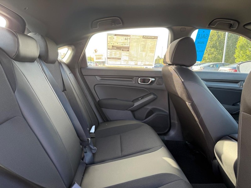 Honda Civic Hatchback Vehicle Image 5