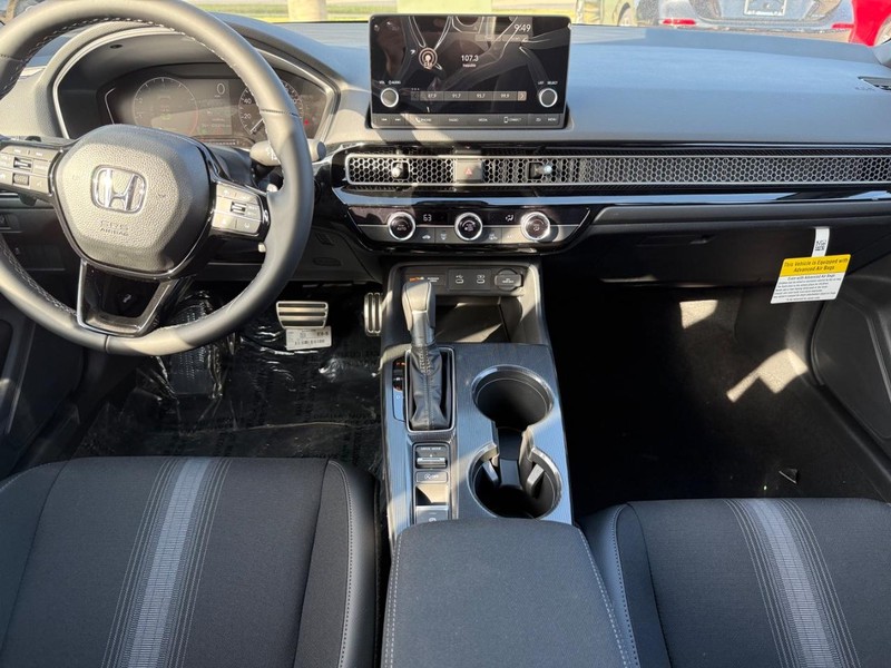 Honda Civic Hatchback Vehicle Image 6