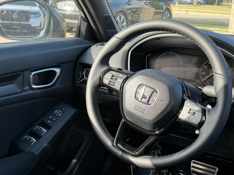 Honda Civic Hatchback Vehicle Image 9