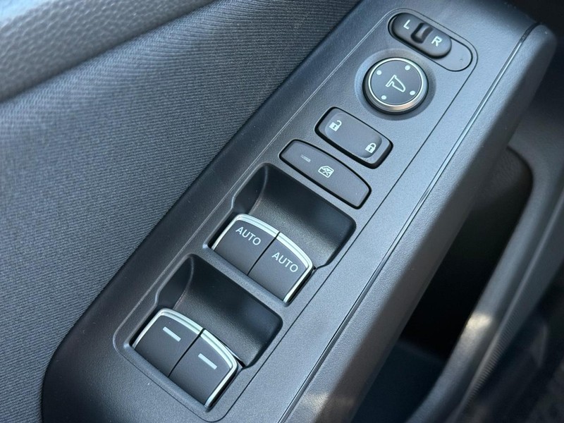 Honda Civic Hatchback Vehicle Image 14