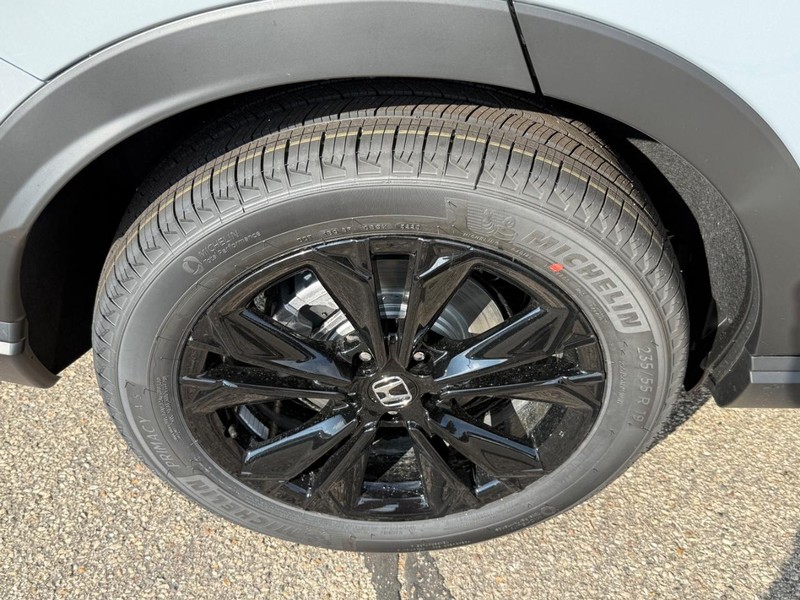 Honda CR-V Hybrid Vehicle Image 4