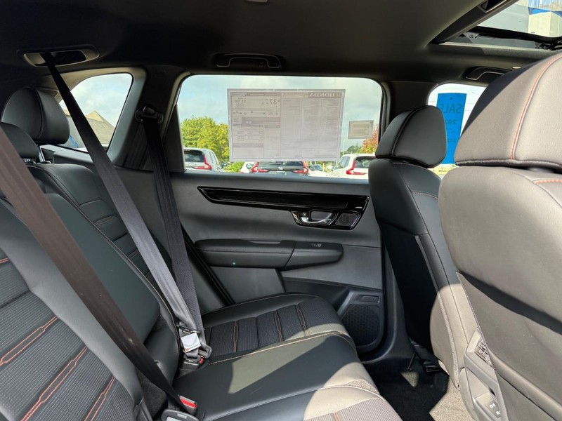 Honda CR-V Hybrid Vehicle Image 5