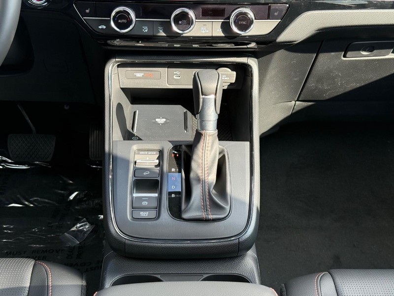 Honda CR-V Hybrid Vehicle Image 8