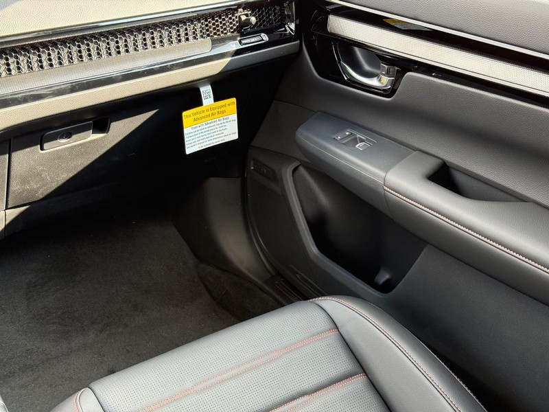 Honda CR-V Hybrid Vehicle Image 10