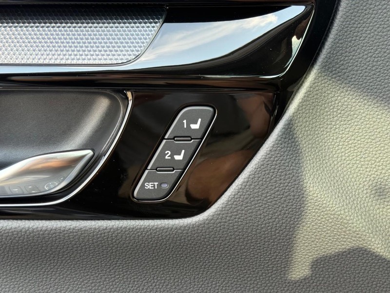 Honda CR-V Hybrid Vehicle Image 11
