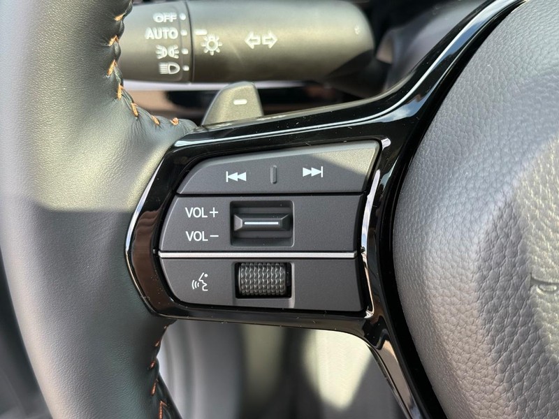 Honda CR-V Hybrid Vehicle Image 12