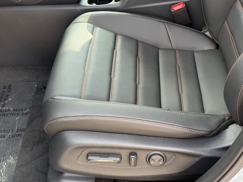 Honda CR-V Hybrid Vehicle Image 17