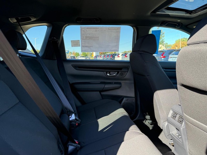 Honda CR-V Hybrid Vehicle Image 5