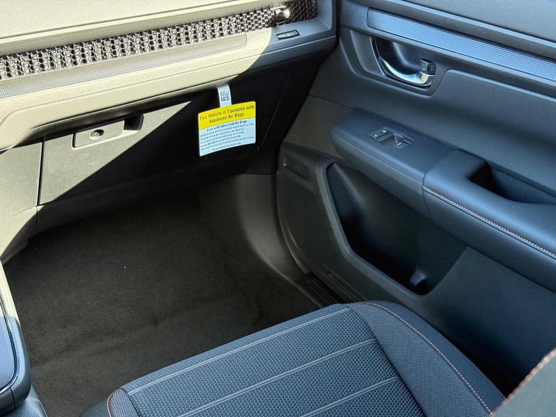 Honda CR-V Hybrid Vehicle Image 10