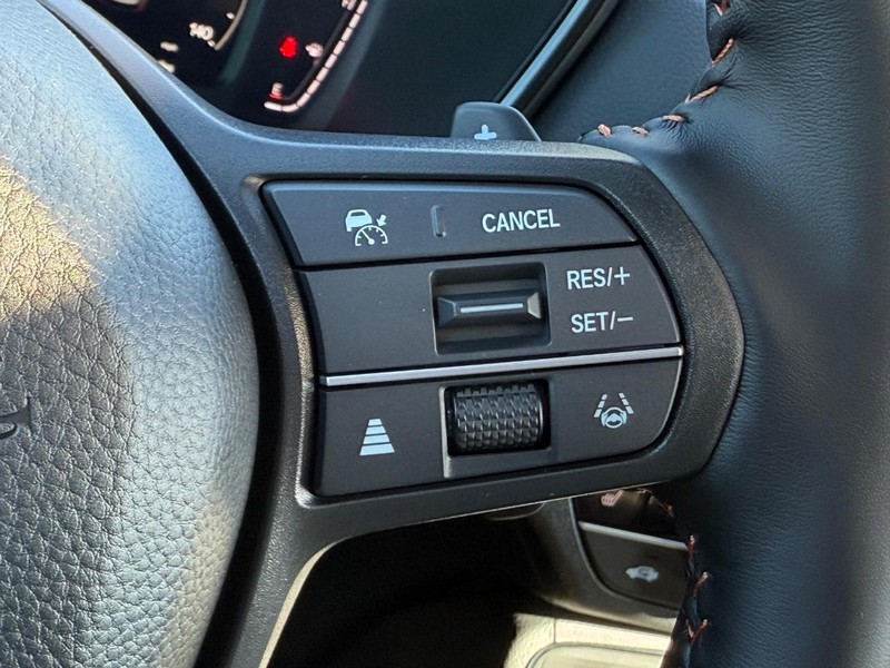 Honda CR-V Hybrid Vehicle Image 12