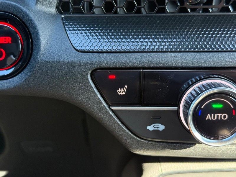 Honda CR-V Hybrid Vehicle Image 14