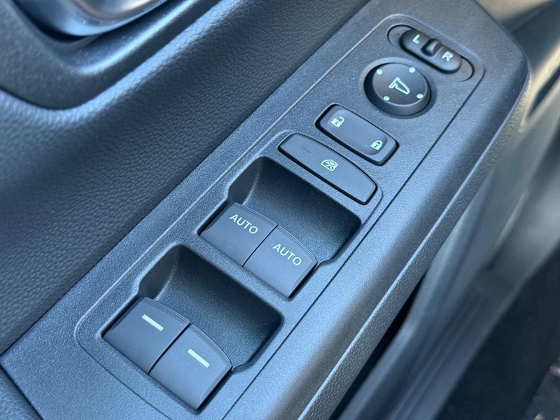 Honda CR-V Hybrid Vehicle Image 15