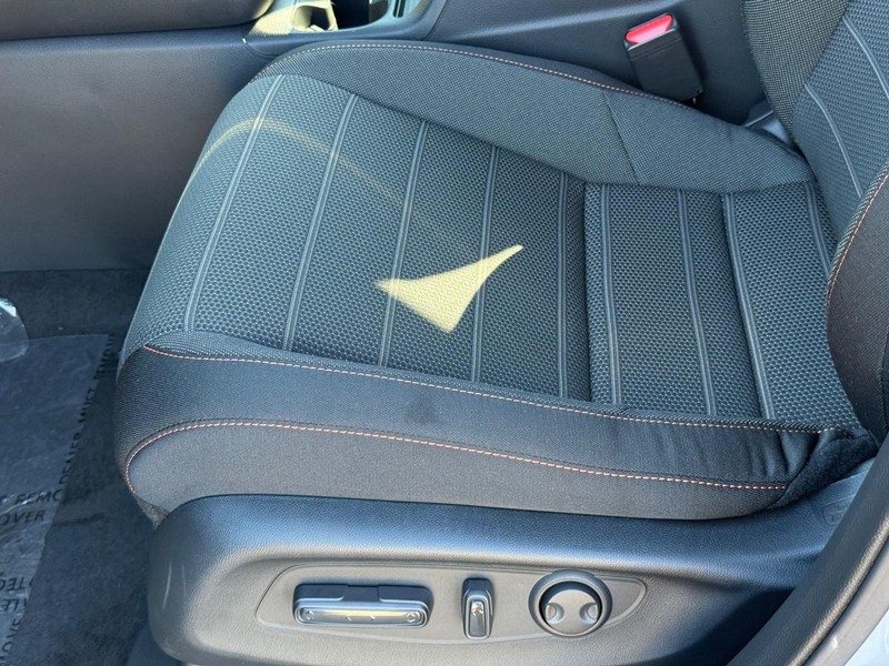 Honda CR-V Hybrid Vehicle Image 16