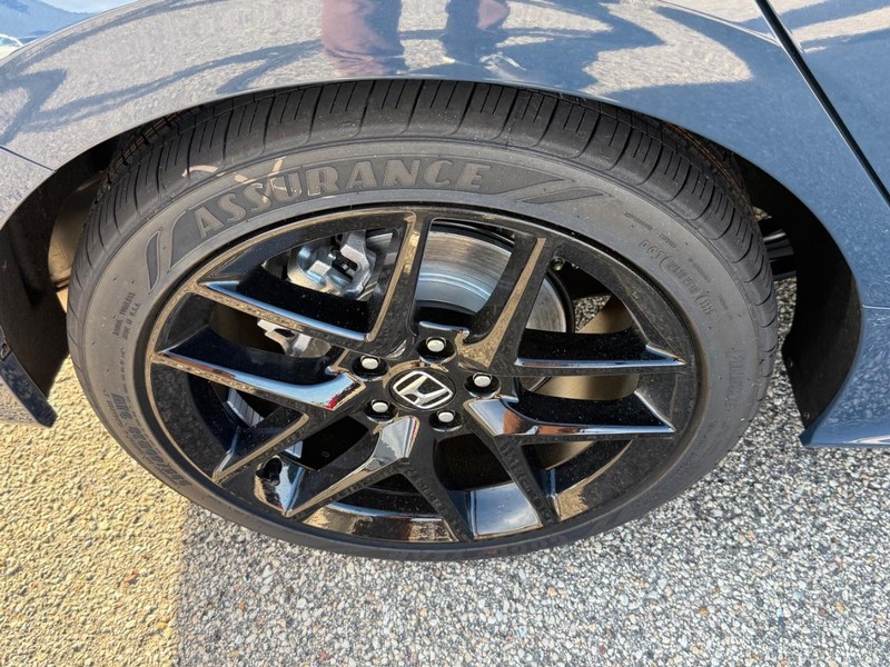 Honda Civic Sedan Hybrid Vehicle Image 4