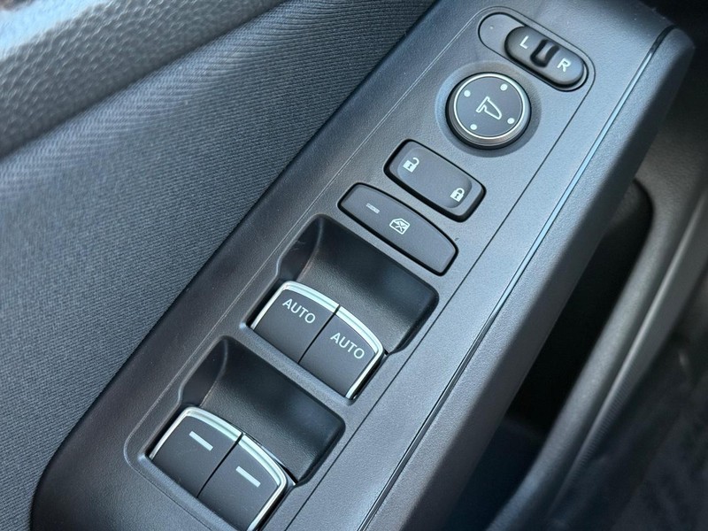 Honda Civic Sedan Hybrid Vehicle Image 15