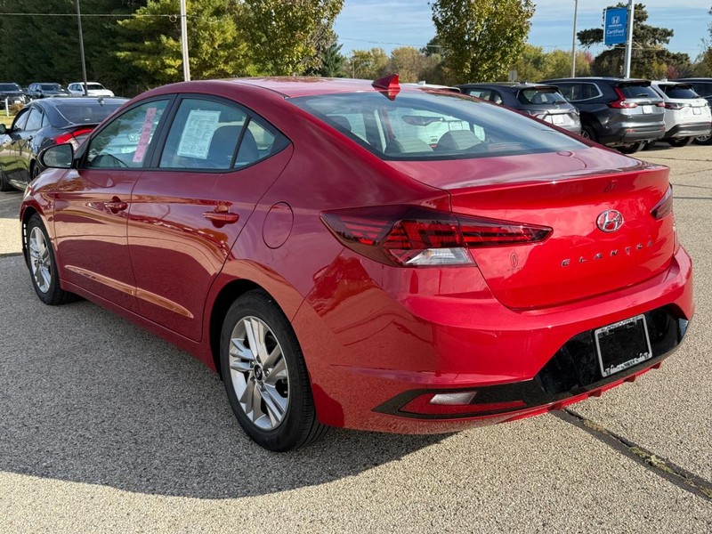 Hyundai Elantra Vehicle Image 5