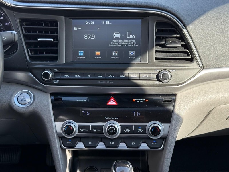 Hyundai Elantra Vehicle Image 11