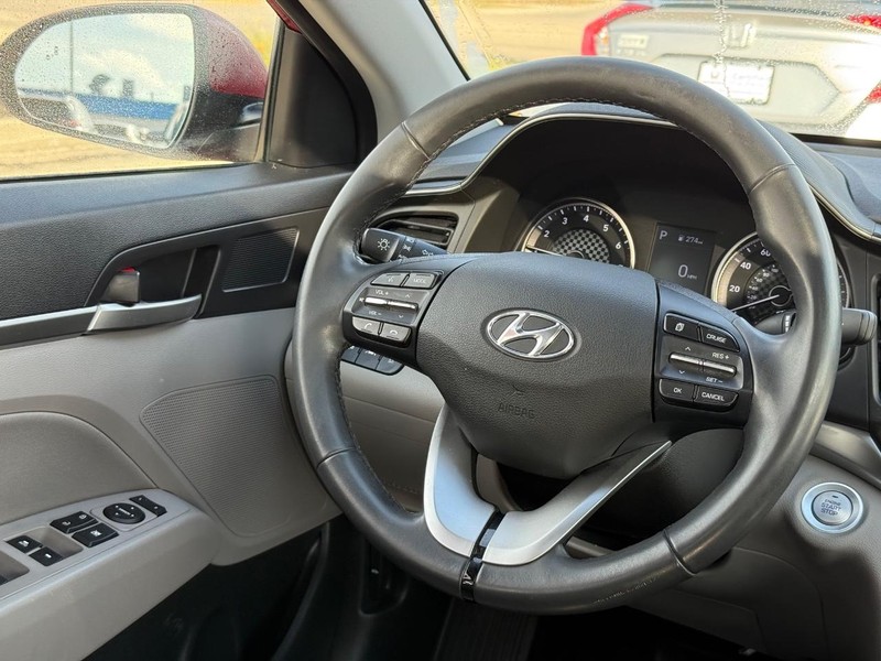 Hyundai Elantra Vehicle Image 13