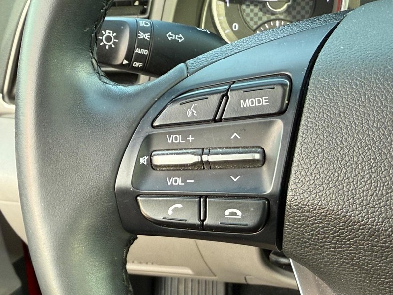 Hyundai Elantra Vehicle Image 15