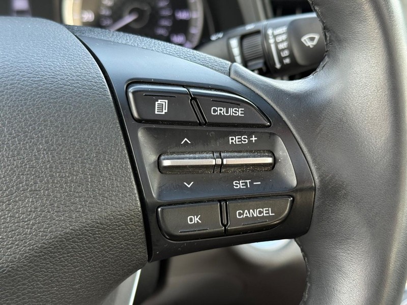 Hyundai Elantra Vehicle Image 16