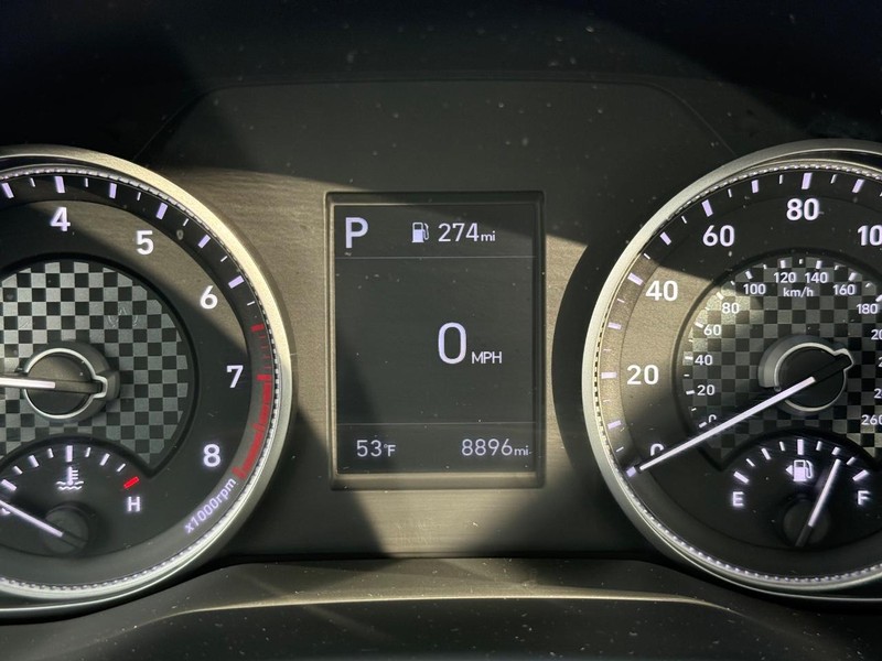 Hyundai Elantra Vehicle Image 17