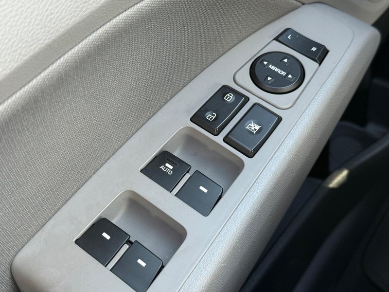 Hyundai Elantra Vehicle Image 20