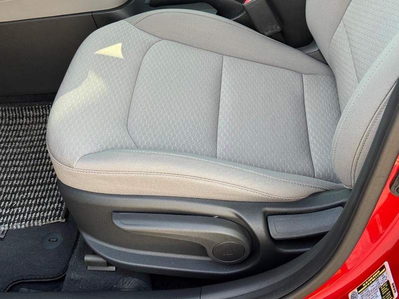 Hyundai Elantra Vehicle Image 21