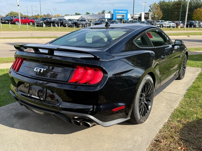 Ford Mustang Vehicle Image 3