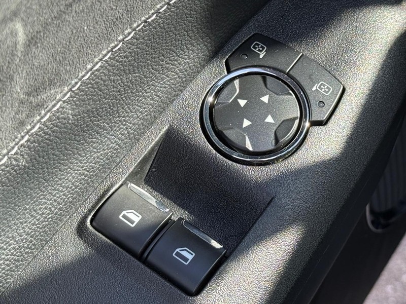 Ford Mustang Vehicle Image 19