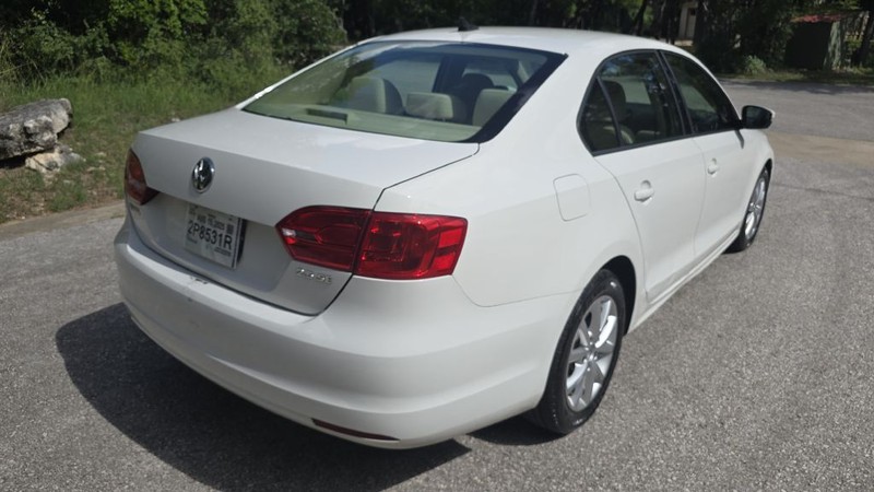 Volkswagen JETTA Vehicle Image 6